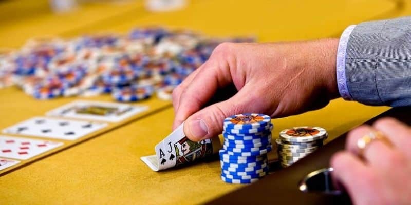 Hướng dẫn chơi poker cho người mới bắt đầu